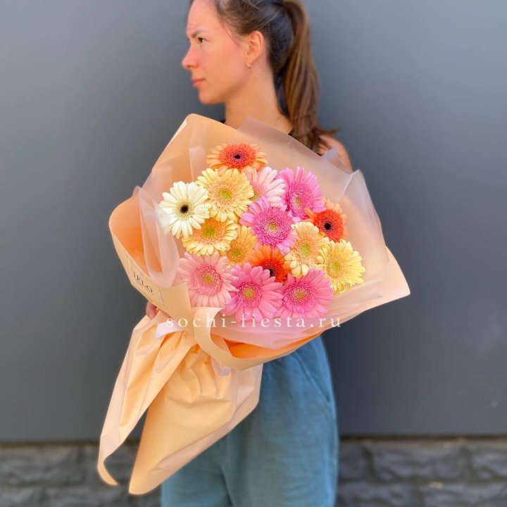 Букет разноцветных гербер в Адлере