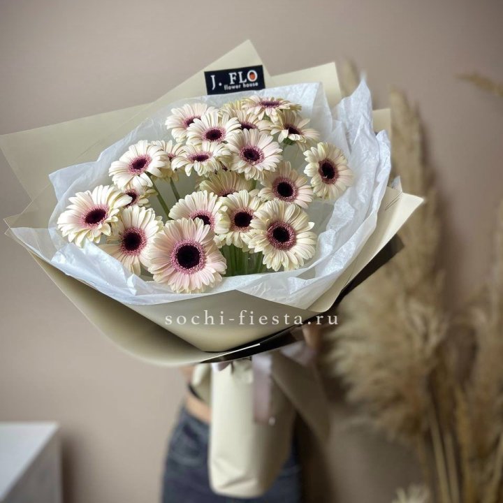 Букет голландских гербер "Свит" в Адлере