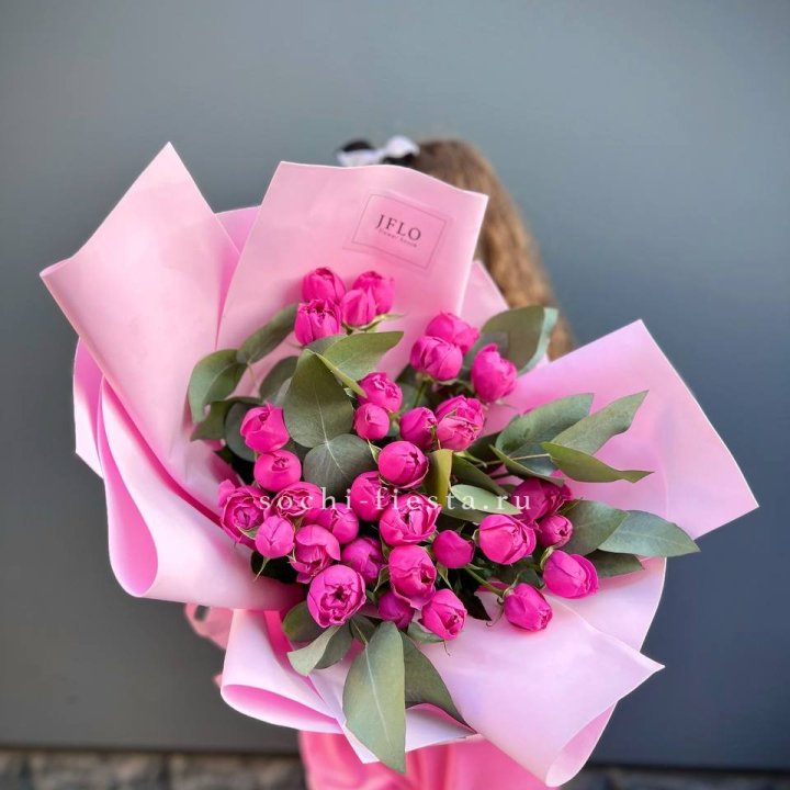 Пионовидные розы Bubbles с доставкой в Адлере