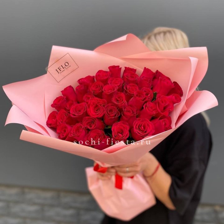 35 красных роз в Адлере
