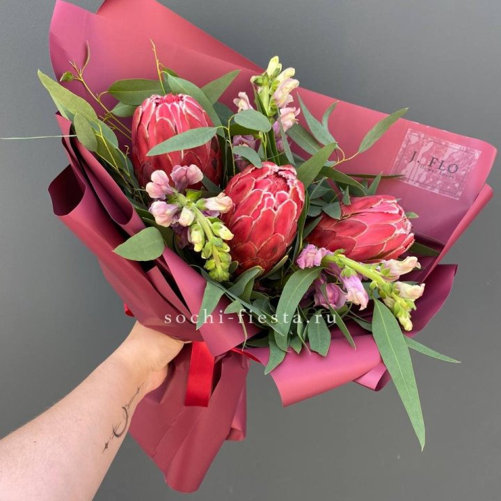 Букет из протеи Queen в Адлере