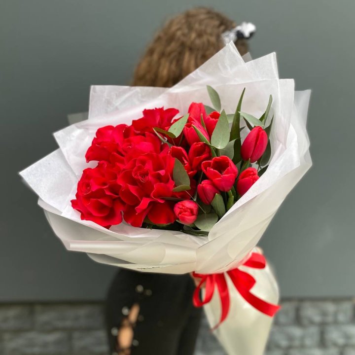 Дуо тюльпаны и розы с доставкой в Адлере