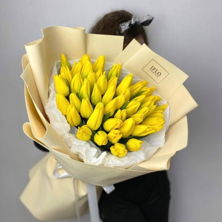51 жёлтый тюльпан с доставкой в Адлере