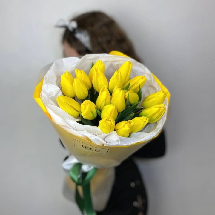  19 жёлтых тюльпанов в Адлере