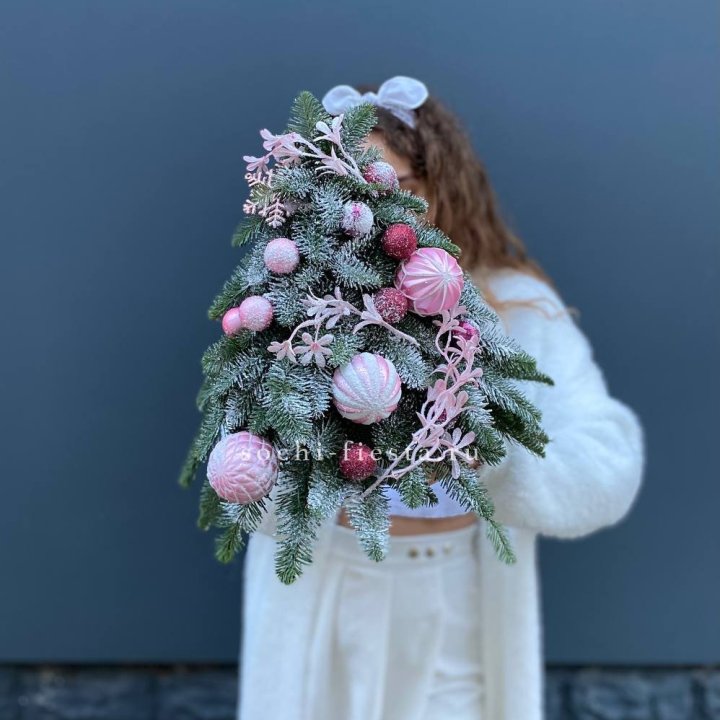 Новогодняя елочка "Розе" в Адлере