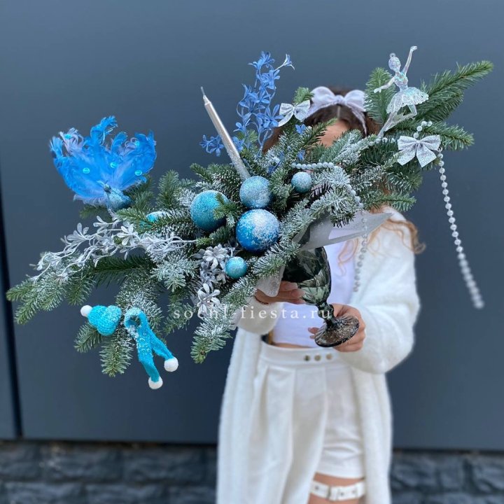 Композиция в бокале голубая в Адлере