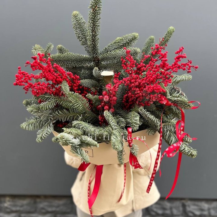 Букет нобилиса и ягод в Адлере