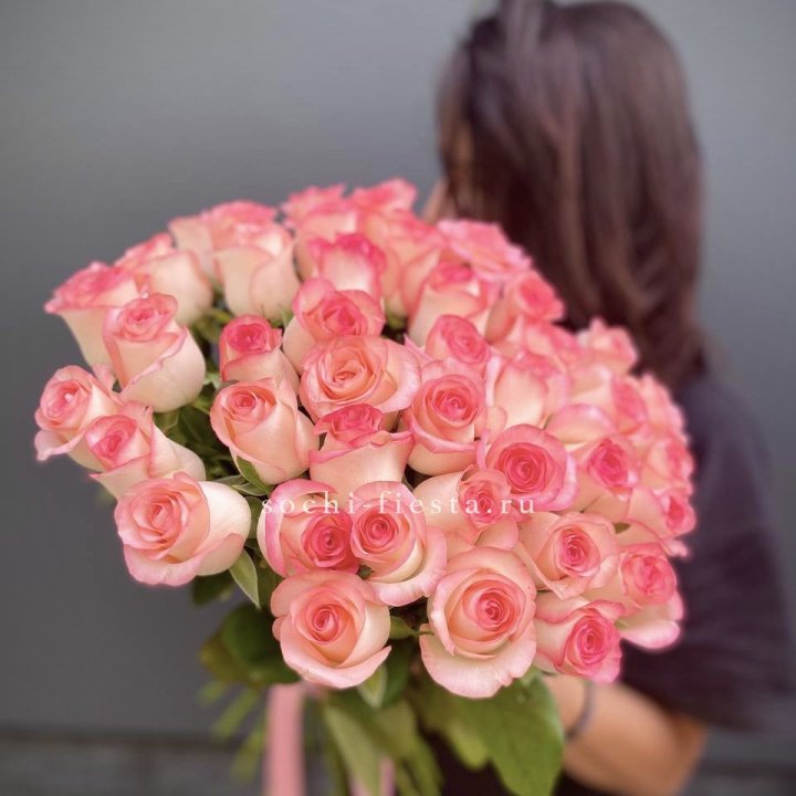 Охапка Роз Джумилия в Адлере