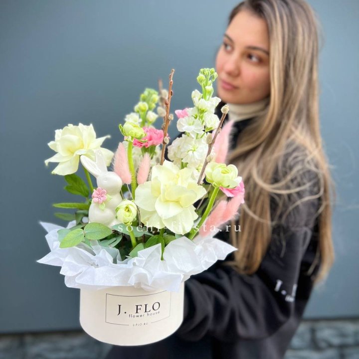 Цветочный бокс "Пасхальная композиция" в Адлере