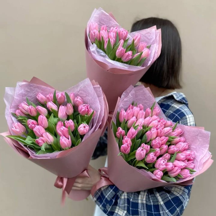 Букет розовых тюльпанов в Адлере