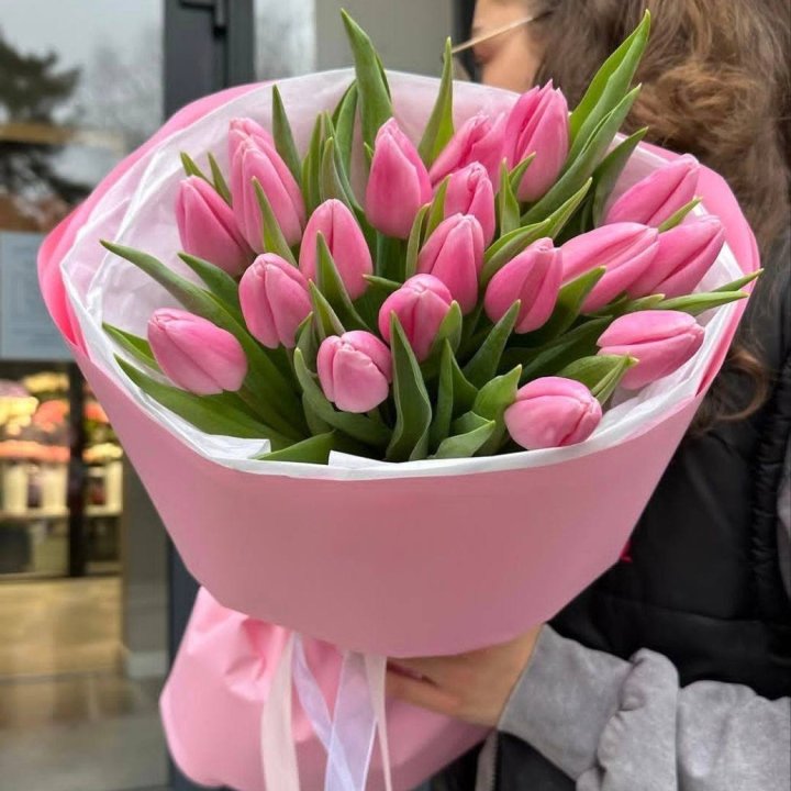  19 розовых тюльпанов с доставкой в Адлере