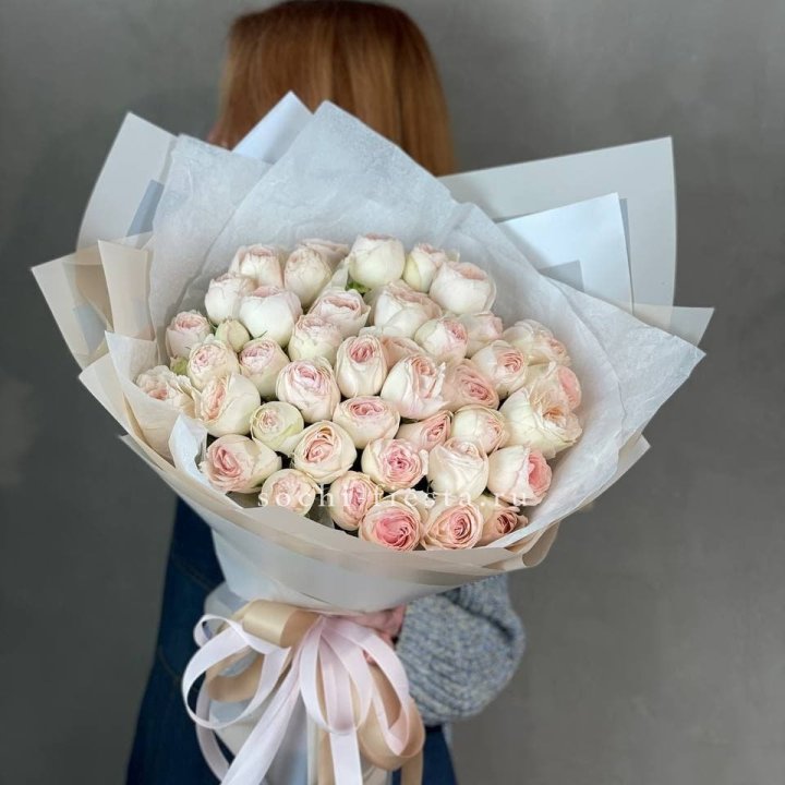 Букет пионовидных роз Пур лав в Адлере