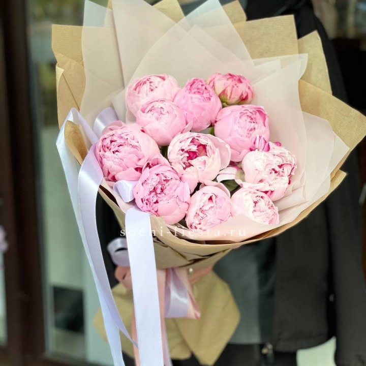 11 пионов в оформлении в Адлере