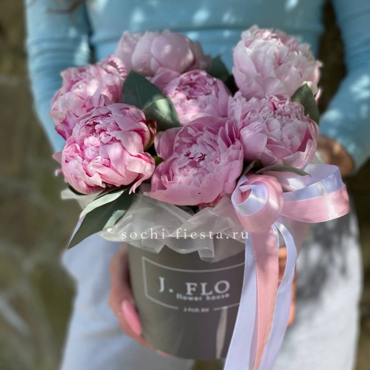 Цилиндр пионов с эвкалиптом в Адлере