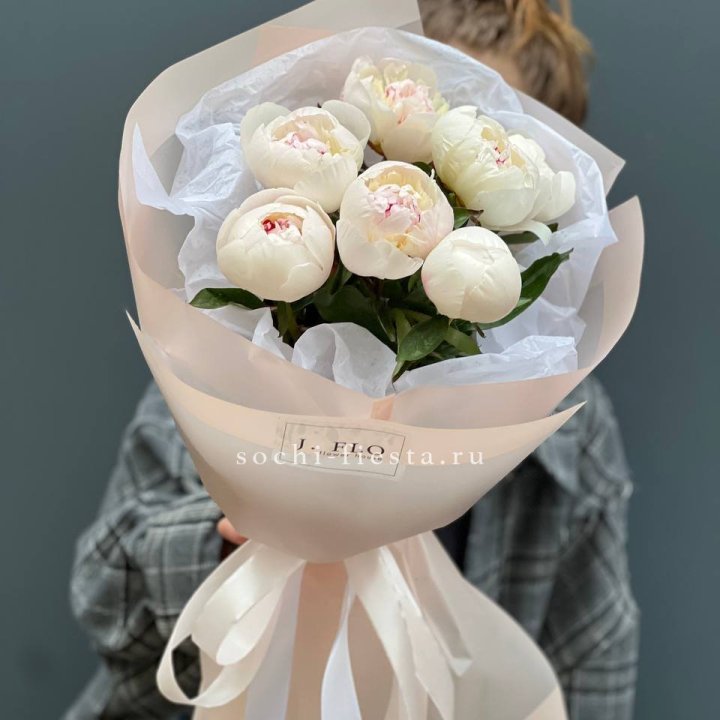 Букет белых пионов в Адлере