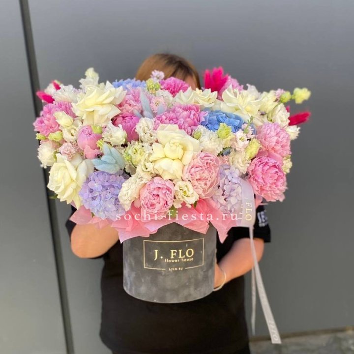 Цилиндр с пионами "Аса" в Адлере