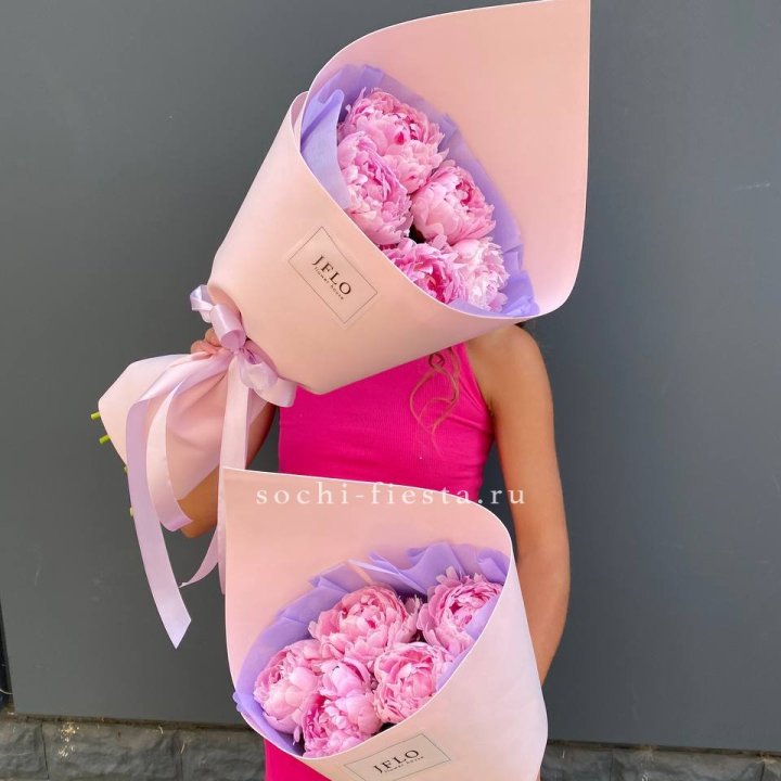 Букет из 5 пионов в Адлере