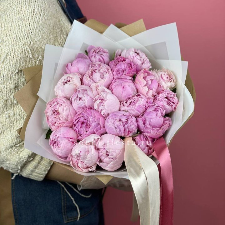 Букет из 21 пионов в Адлере