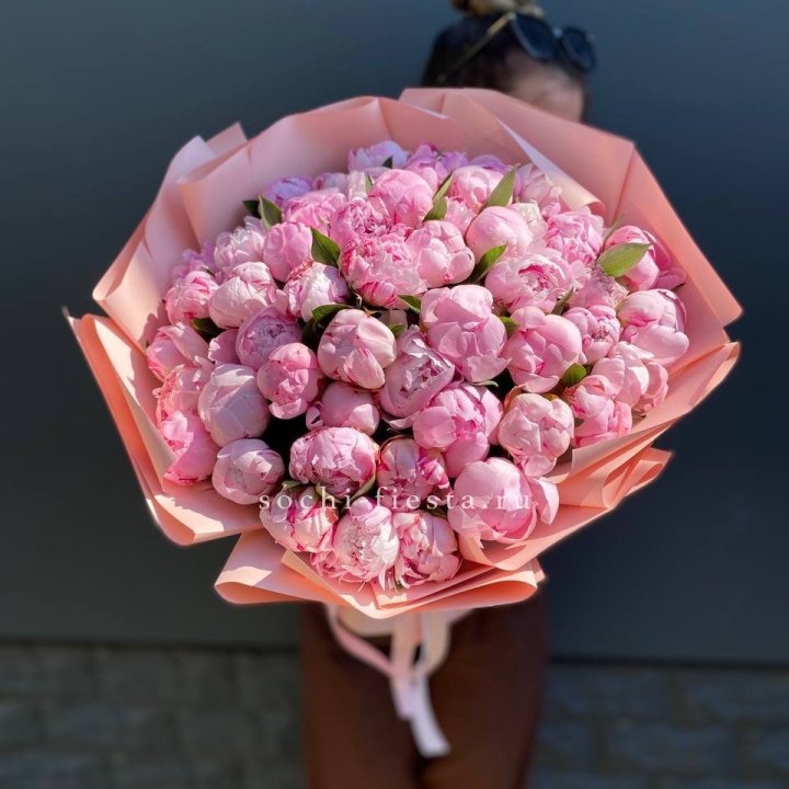 Нежный букет 51 пионов  в Адлере