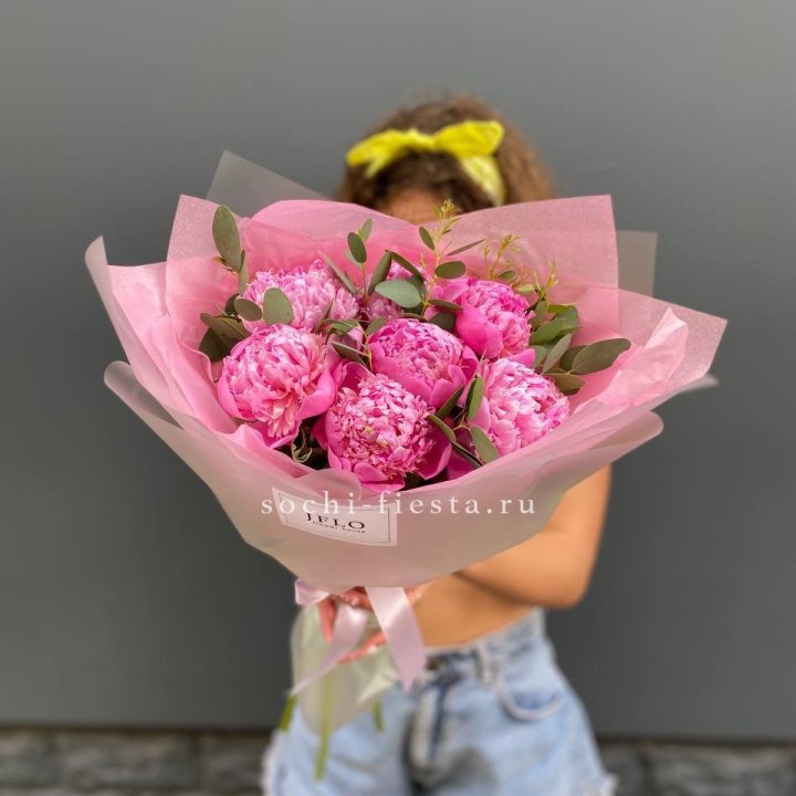 7 ярких пионов в оформлении в Адлере