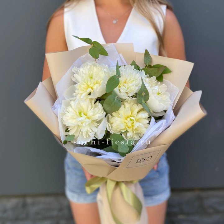  Букет белых пионов в Адлере