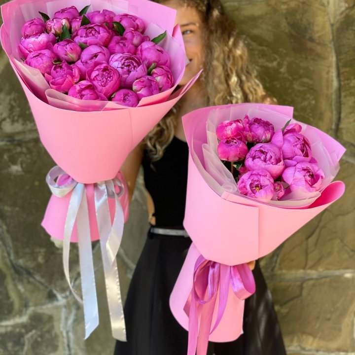 Букет ярких пионов  в Адлере