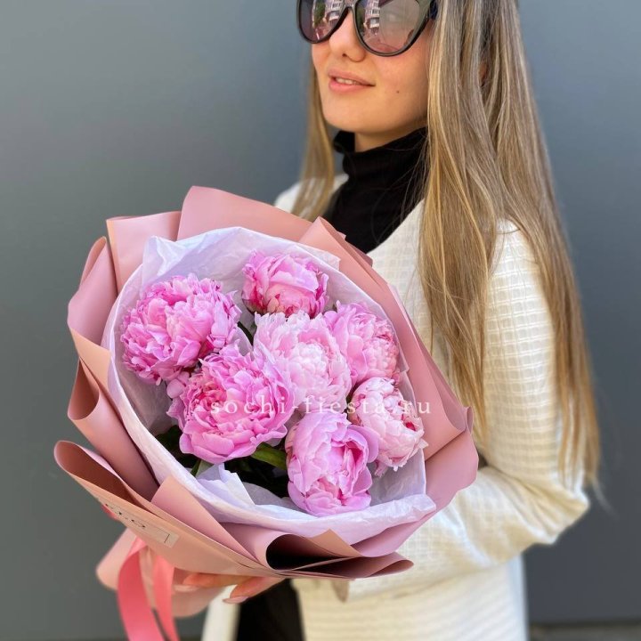 7 пионов в оформлении в Адлере