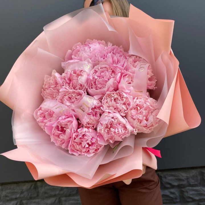 15 пионов "Монинг" в Адлере