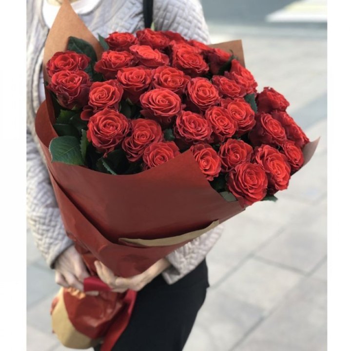 29 высоких роз  в Адлере