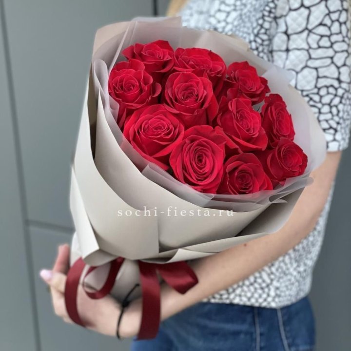 Букет красных роз "Рози" в Адлере