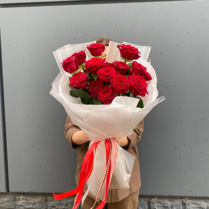 15 высоких роз  в Адлере