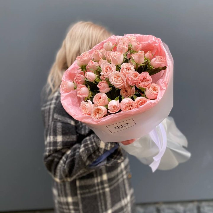 11 роз бомбастик с доставкой в Адлере