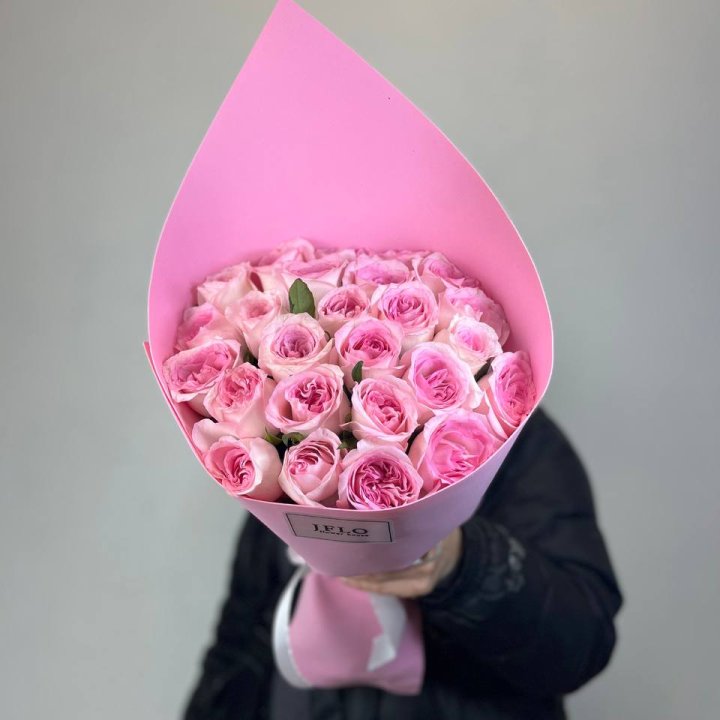 25 нежных роз в Адлере