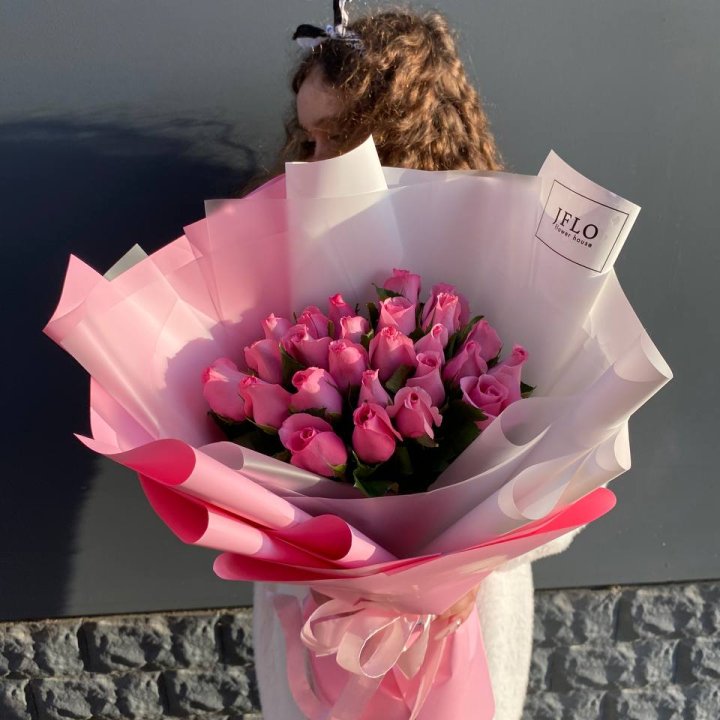 25 розовых роз "Опала" с доставкой в Адлере