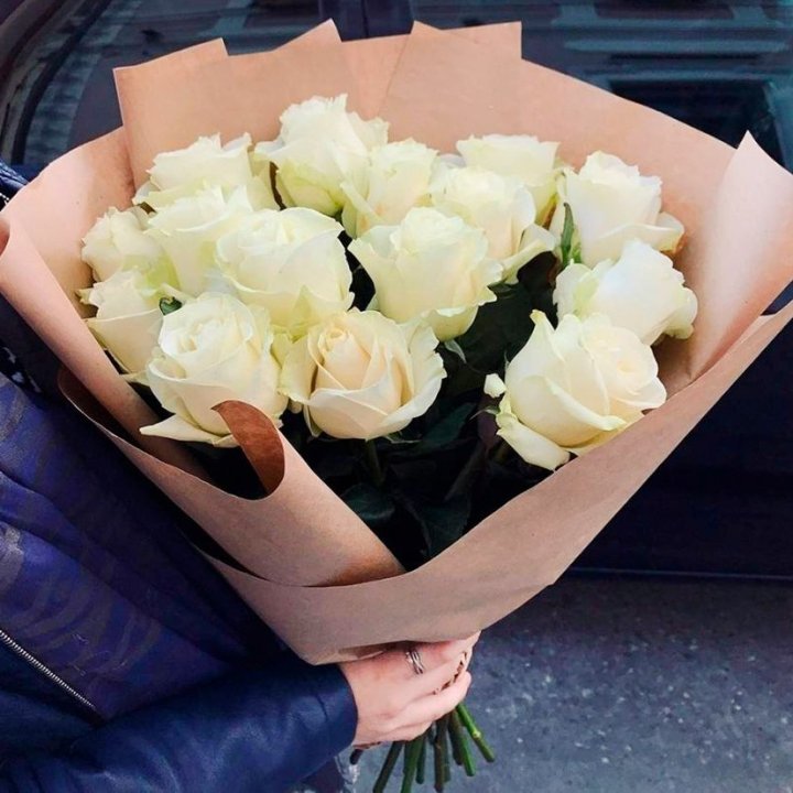 15 белых роз "Крафт" в Адлере