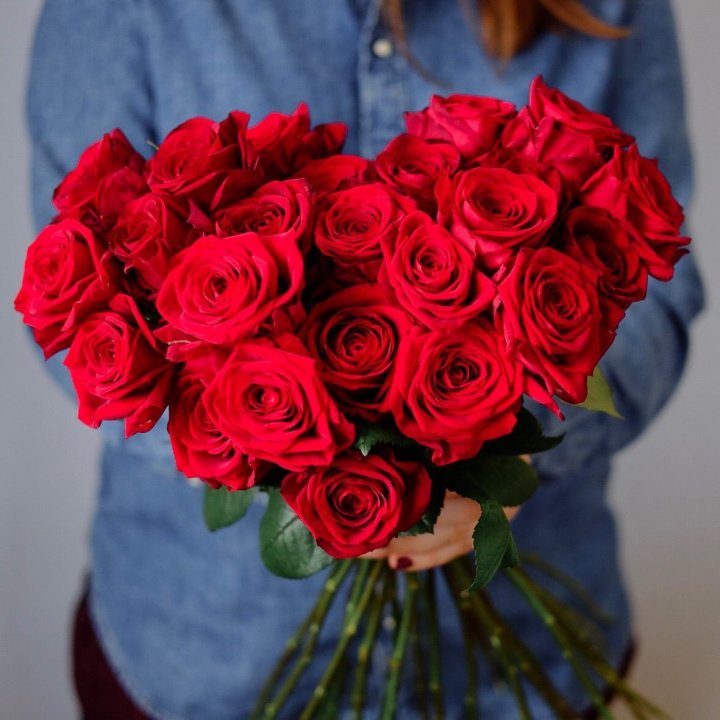 25 красных роз в Адлере