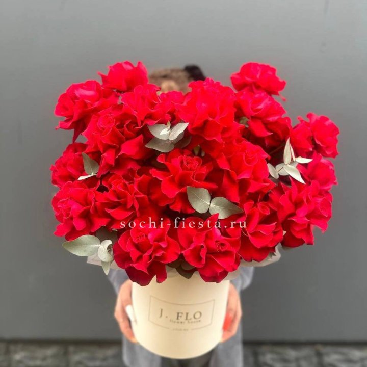 35 Французских роз в боксе в Адлере