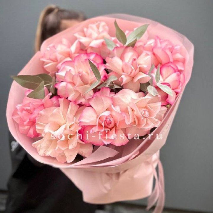 Нежно- розовые французские розы Wendi в Адлере