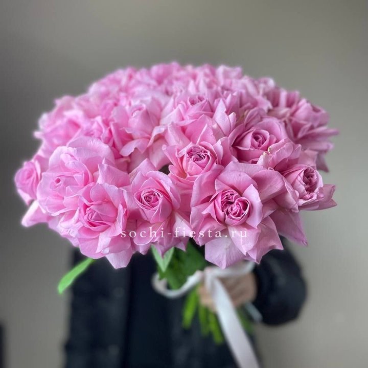 25 розовых французских роз в Адлере