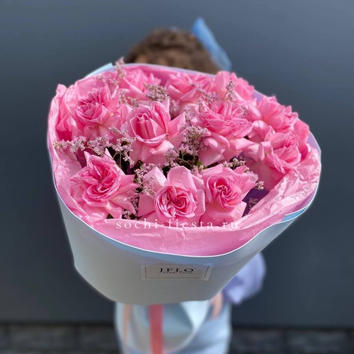 Букет французских розовых роз  в Адлере