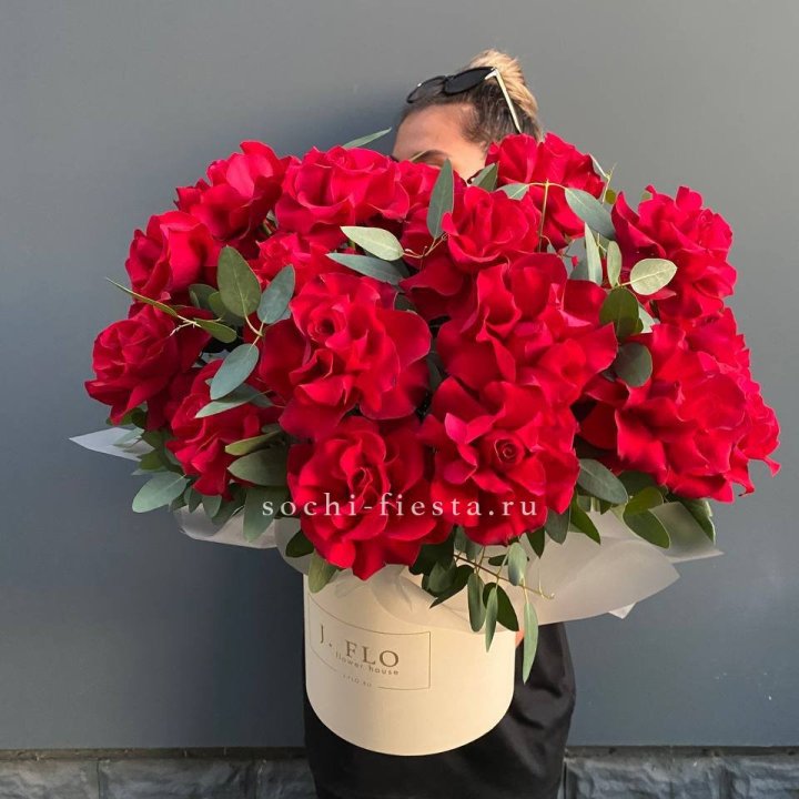 25 Французских красных роз в коробке в Адлере