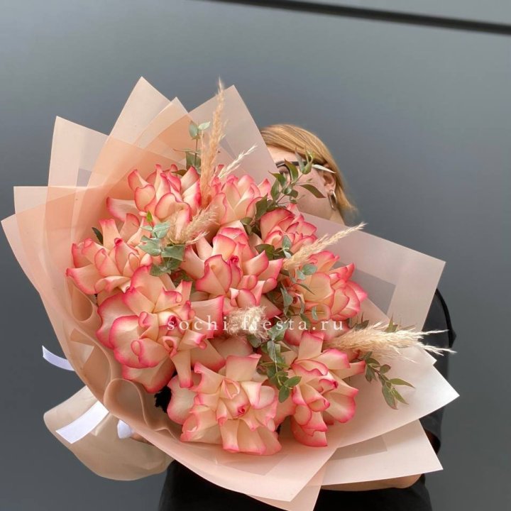 9 Французских роз Джумилия  в Адлере