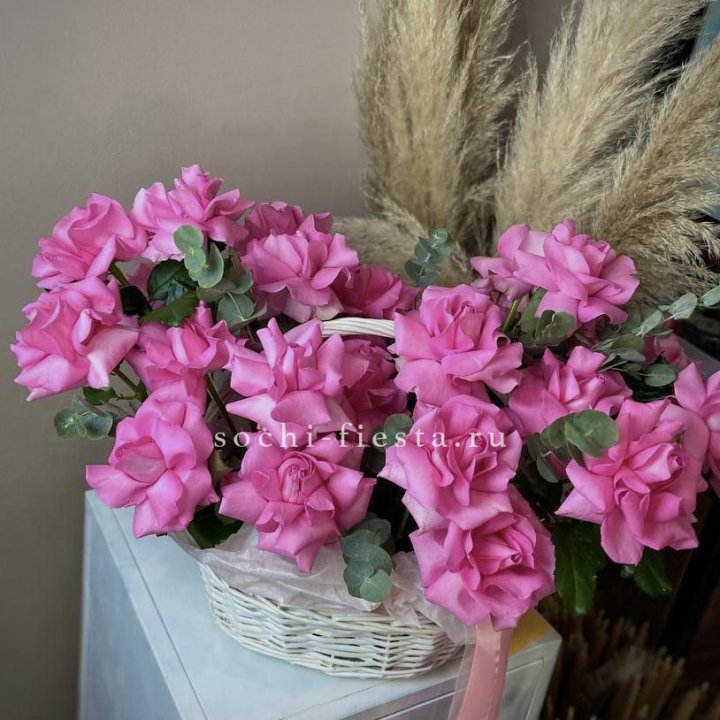 25 роз в Цветочной корзине Pink Sugar  в Адлере