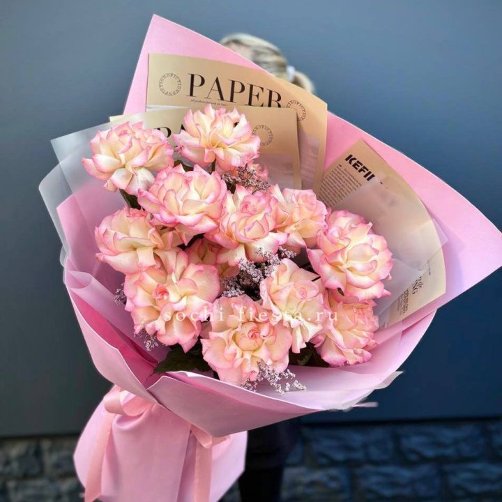 15 французских роз "Джумилия" с доставкой в Адлере