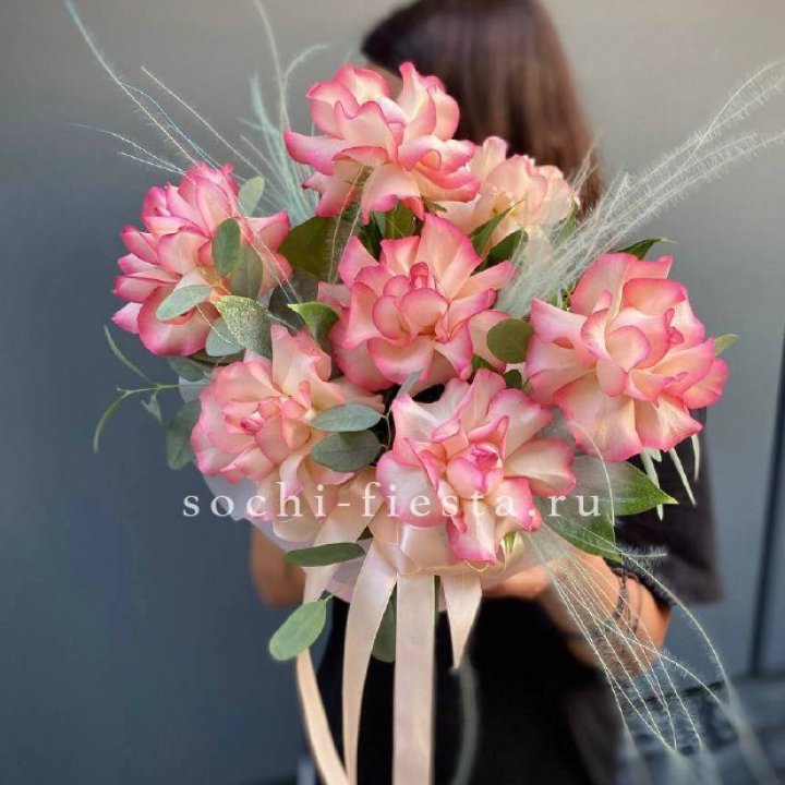 9 Французских роз Джумилия в боксе в Адлере