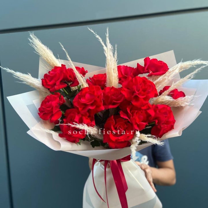 15 Красных французских розы в Адлере