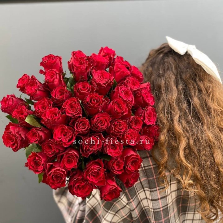 51 красная роза в Адлере