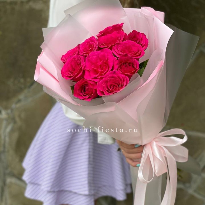 Букет алых роз в Адлере