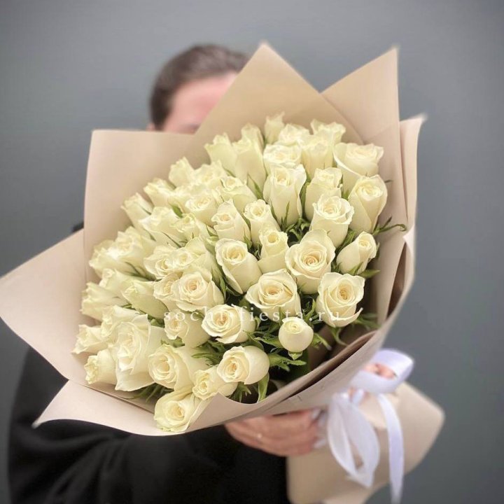 51 белая кенийская роза  с доставкой в Адлере