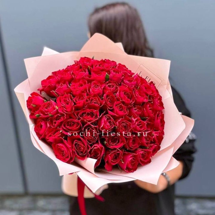 55 кенийских роз в Адлере